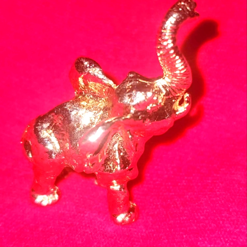 Elephant 🐘 Figurine Vintage